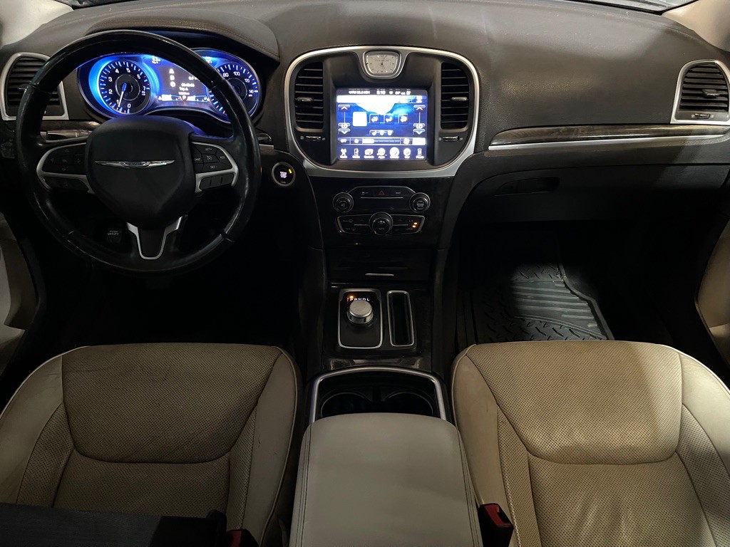 2016 Chrysler 300 Image 15