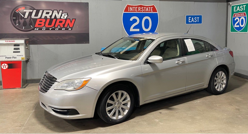 2011 Chrysler 200 Image 3