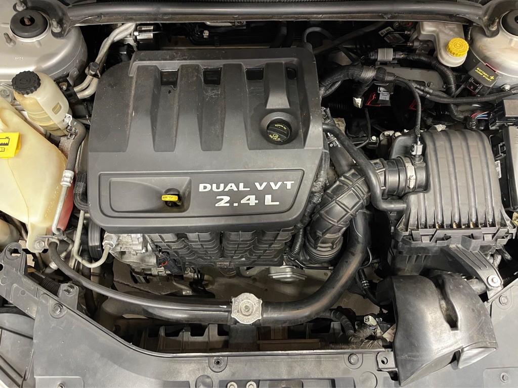 2011 Chrysler 200 Image 8