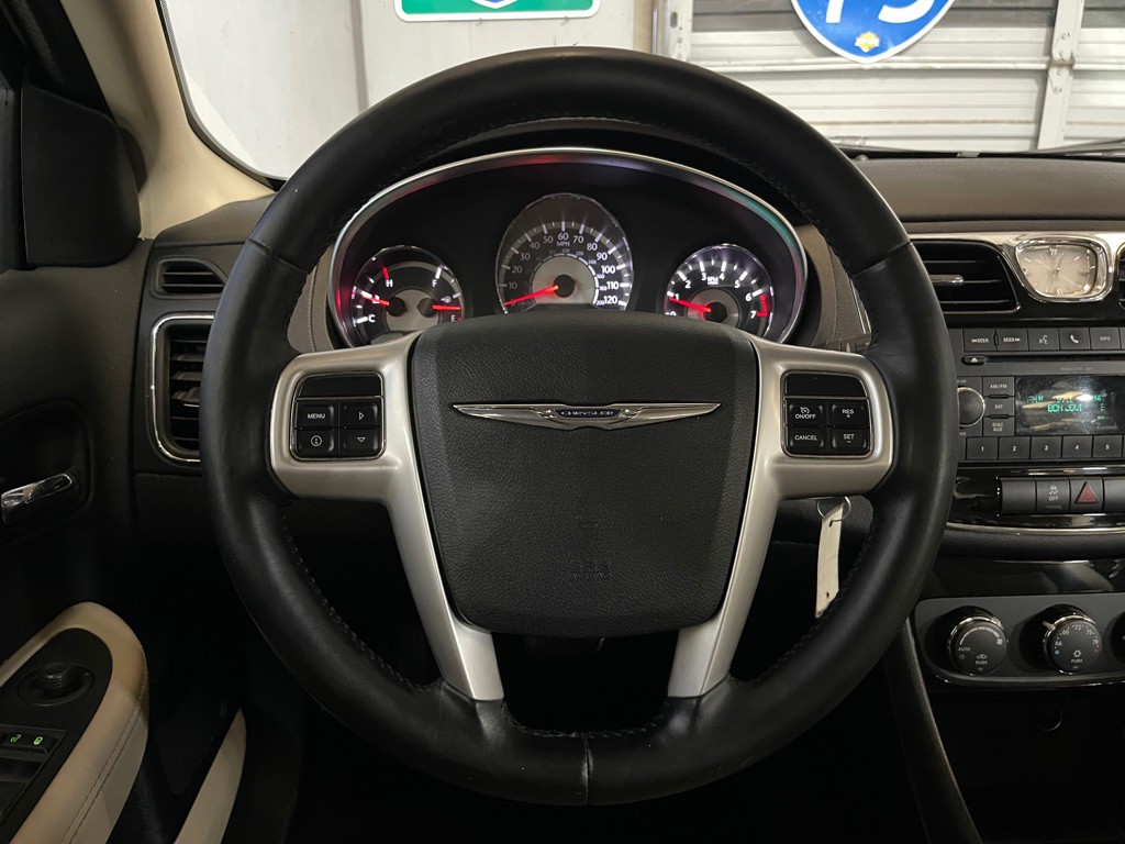 2011 Chrysler 200 Image 12