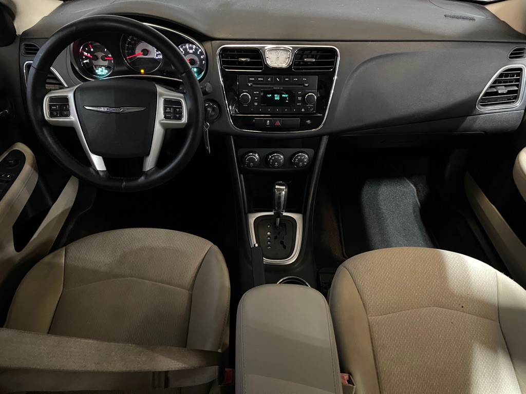 2011 Chrysler 200 Image 15