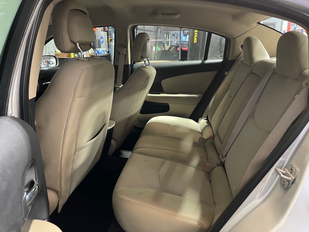 2011 Chrysler 200 Image 18