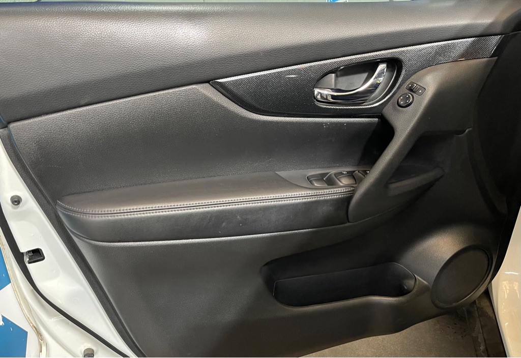 2016 Nissan Rogue Image 9