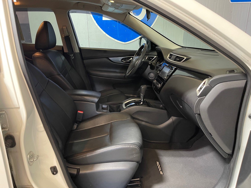 2016 Nissan Rogue Image 17