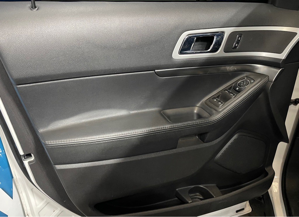 2015 Ford Explorer Image 9