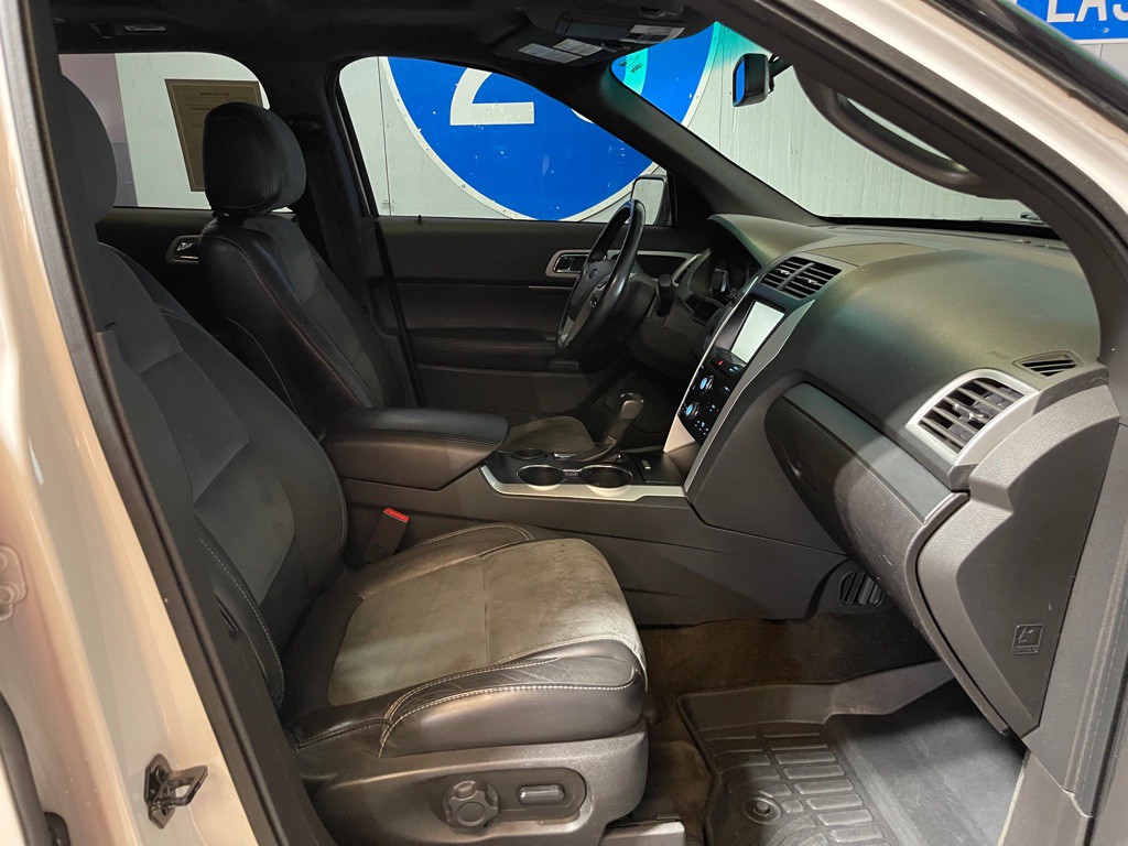 2015 Ford Explorer Image 17
