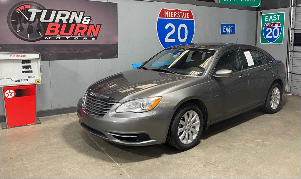 2013 Chrysler 200 Image 1