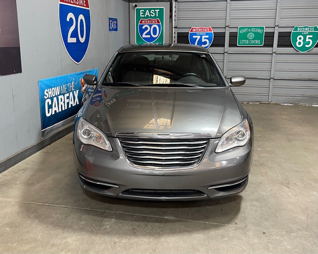2013 Chrysler 200 Image 2