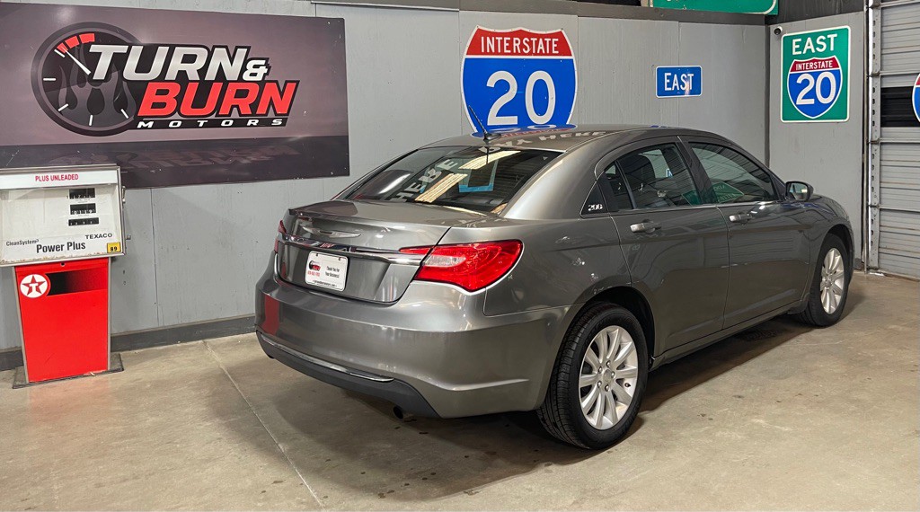 2013 Chrysler 200 Image 4