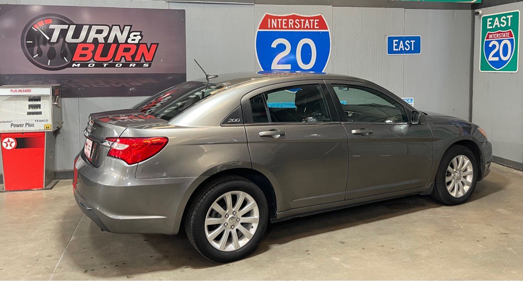 2013 Chrysler 200 Image 5