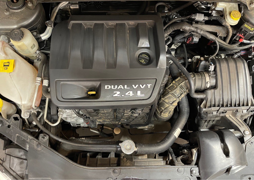 2013 Chrysler 200 Image 8