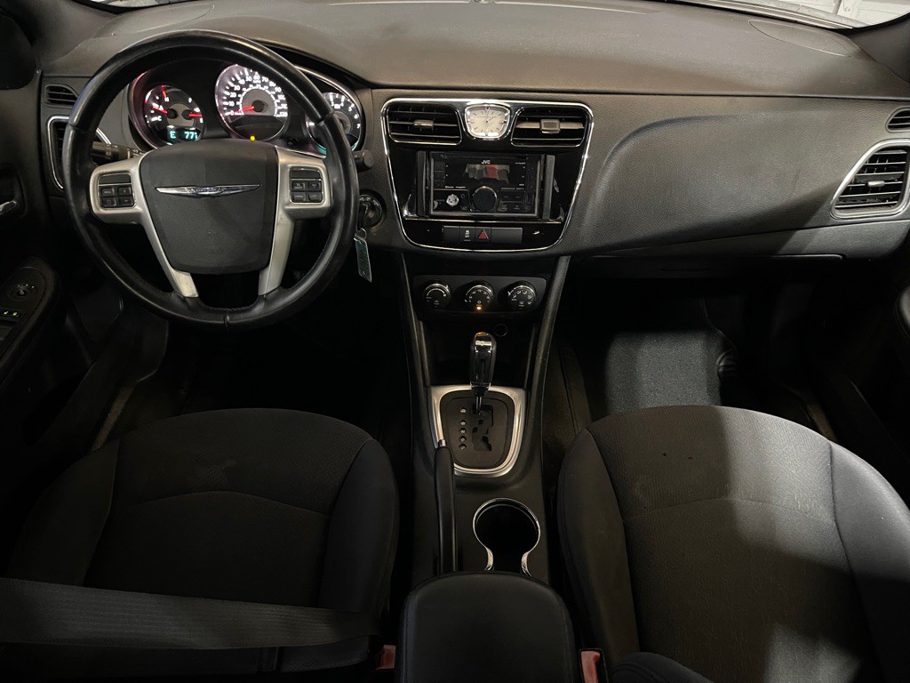 2013 Chrysler 200 Image 15