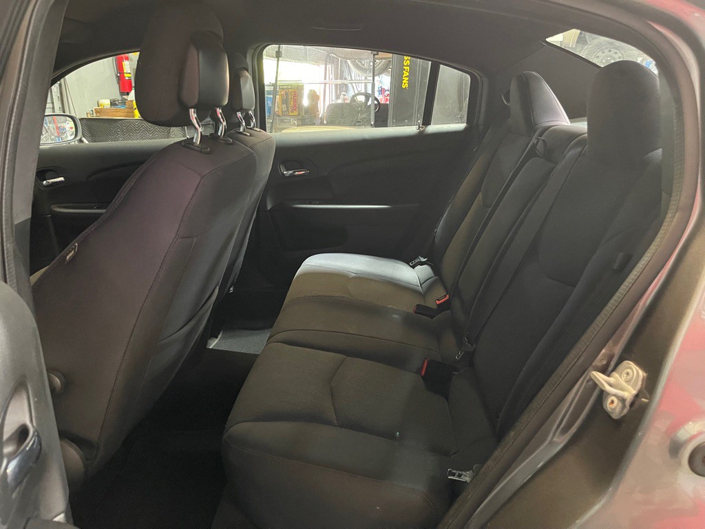 2013 Chrysler 200 Image 18