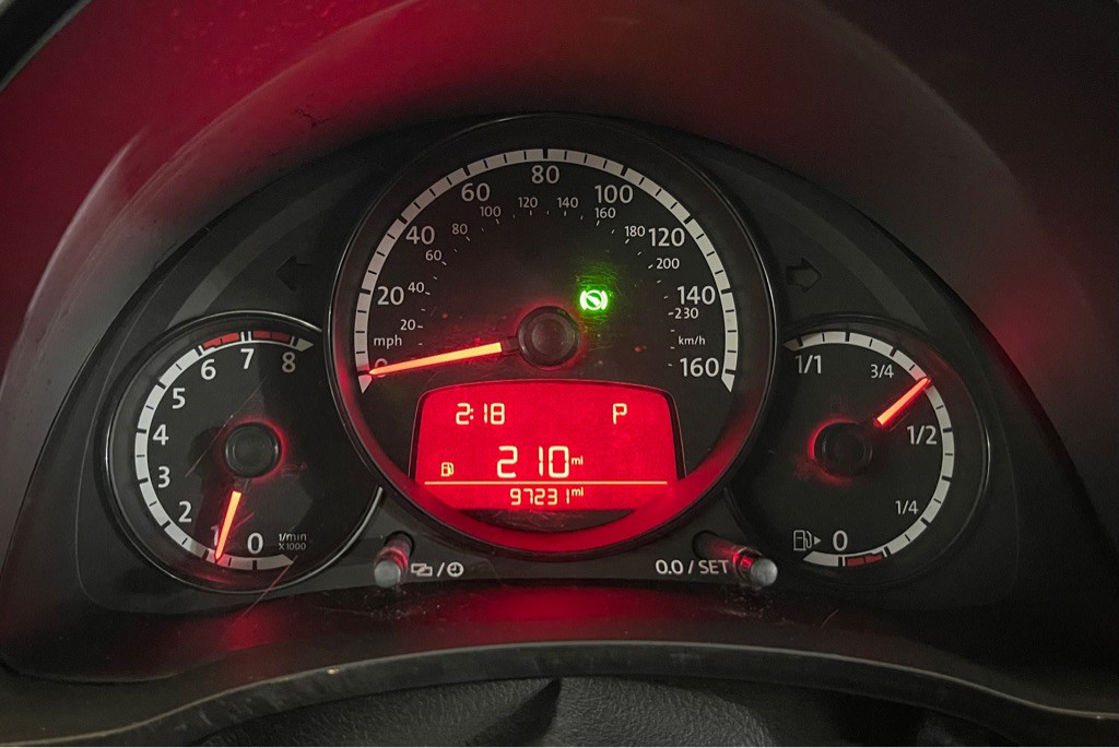 2013 Volkswagen Beetle Image 11