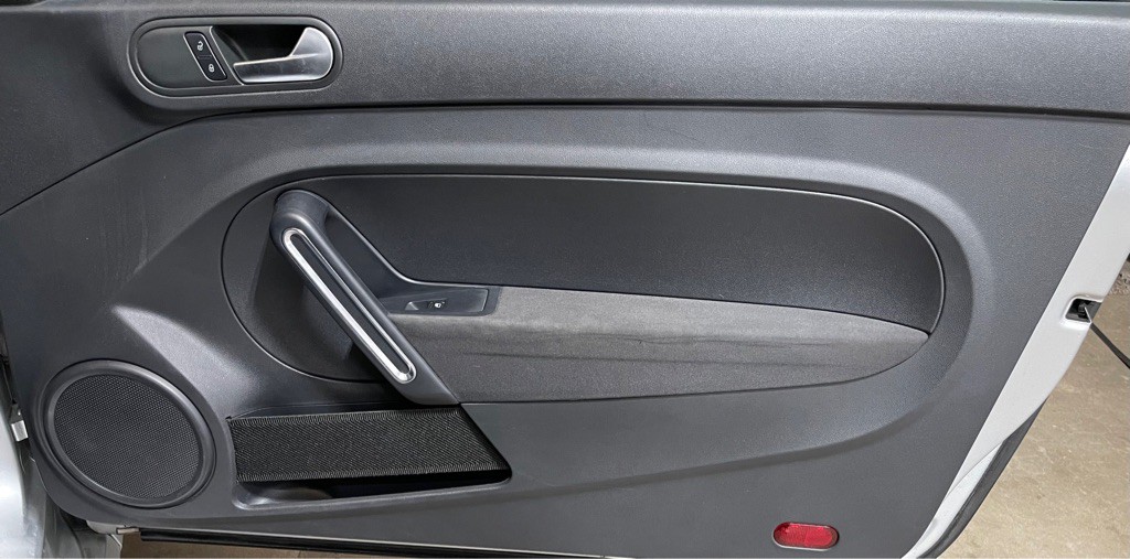 2013 Volkswagen Beetle Image 16