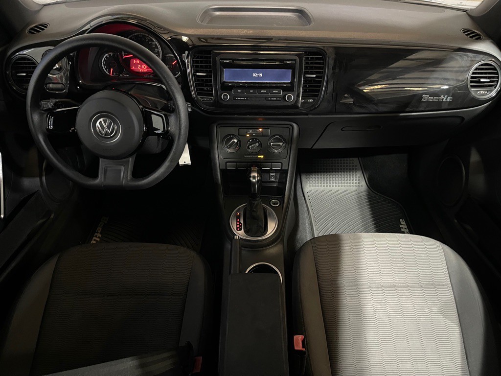 2013 Volkswagen Beetle Image 17