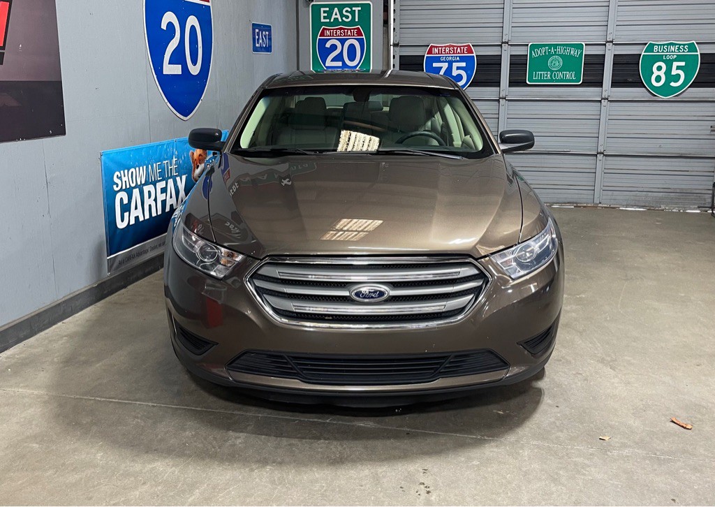 2015 Ford Taurus Image 2