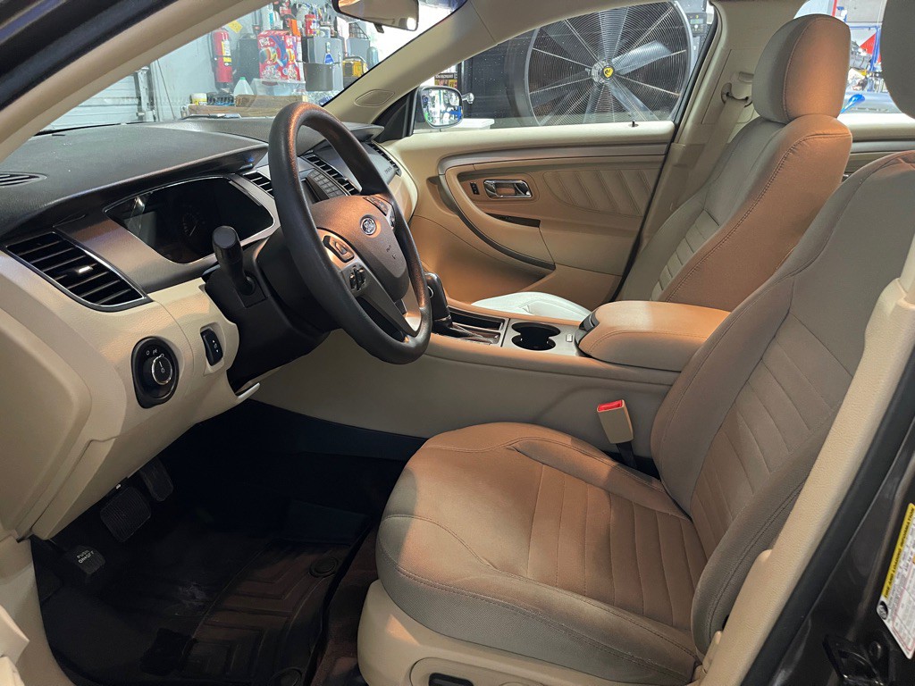 2015 Ford Taurus Image 10