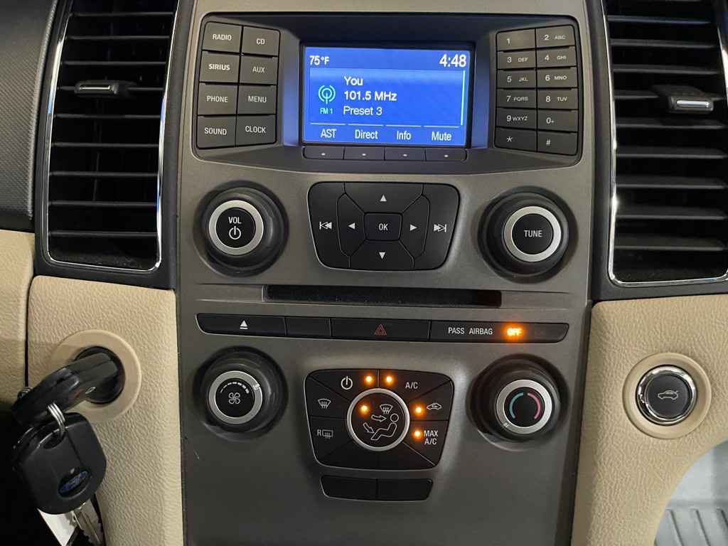 2015 Ford Taurus Image 13