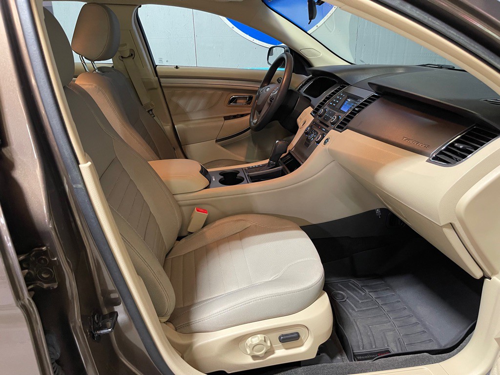 2015 Ford Taurus Image 17