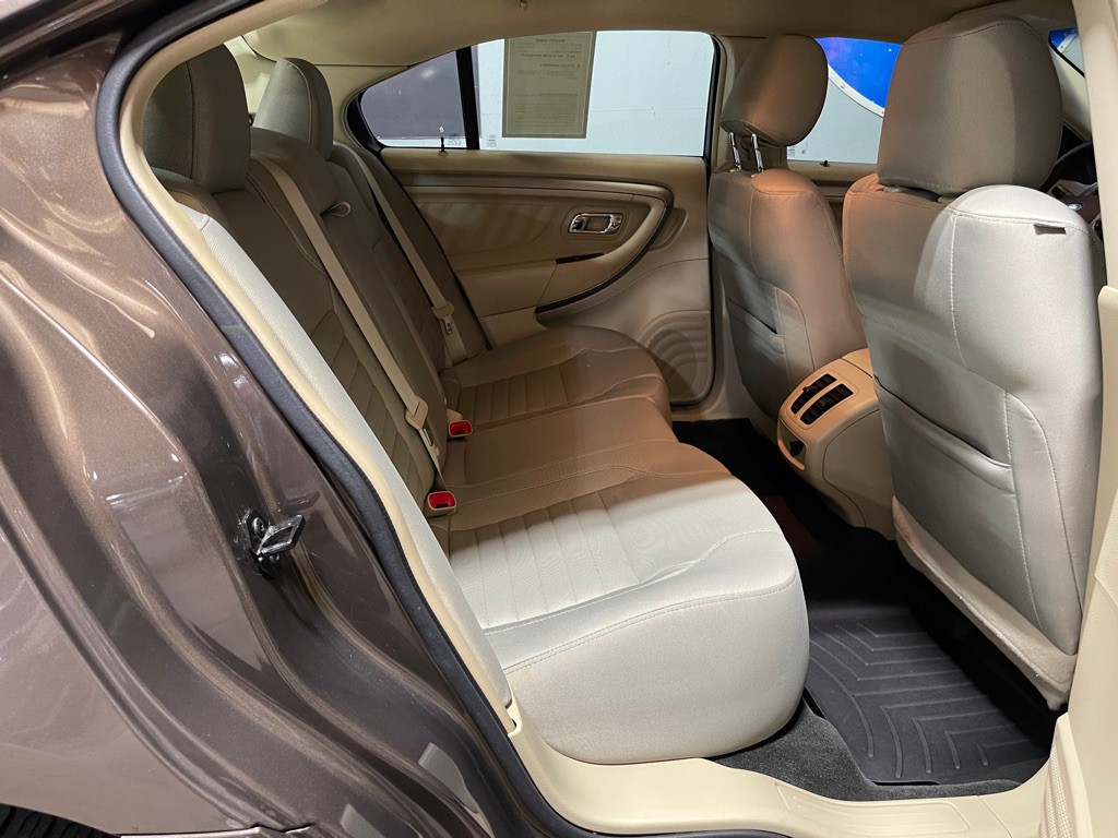2015 Ford Taurus Image 19