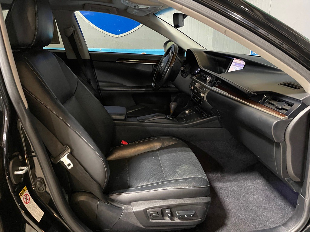 2014 Lexus ES 350 Image 17