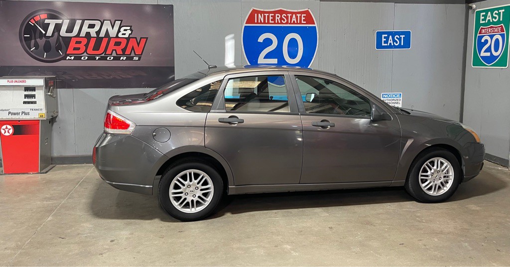 2010 Ford Focus Image 5