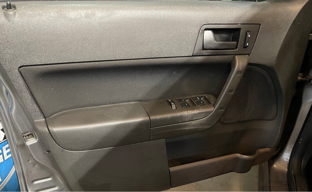 2010 Ford Focus Image 9