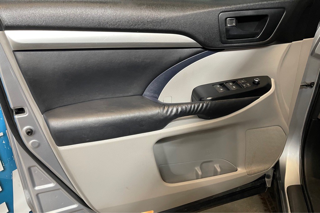2014 Toyota Highlander Image 9