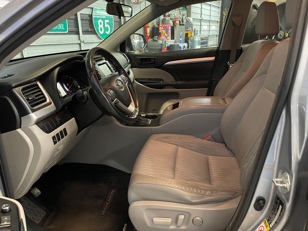 2014 Toyota Highlander Image 10