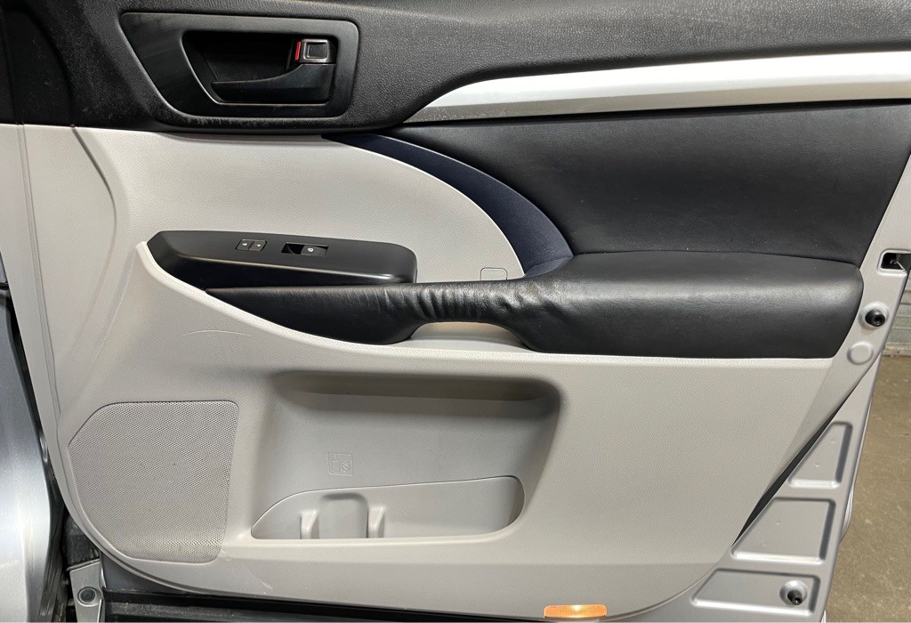 2014 Toyota Highlander Image 16