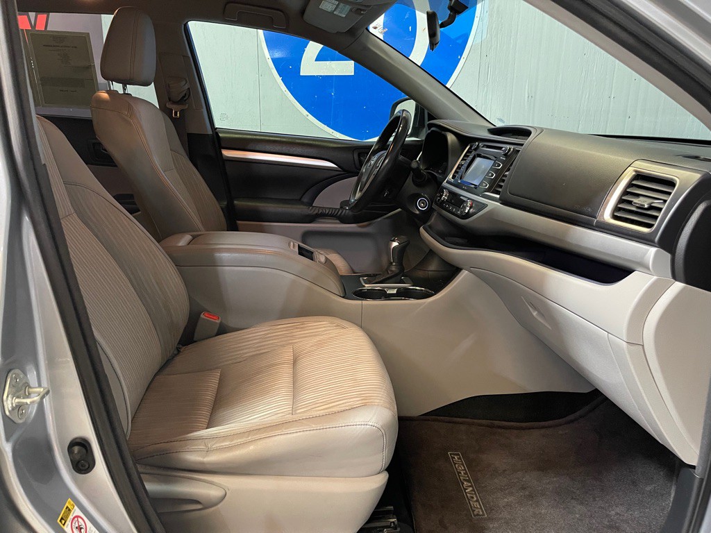 2014 Toyota Highlander Image 17