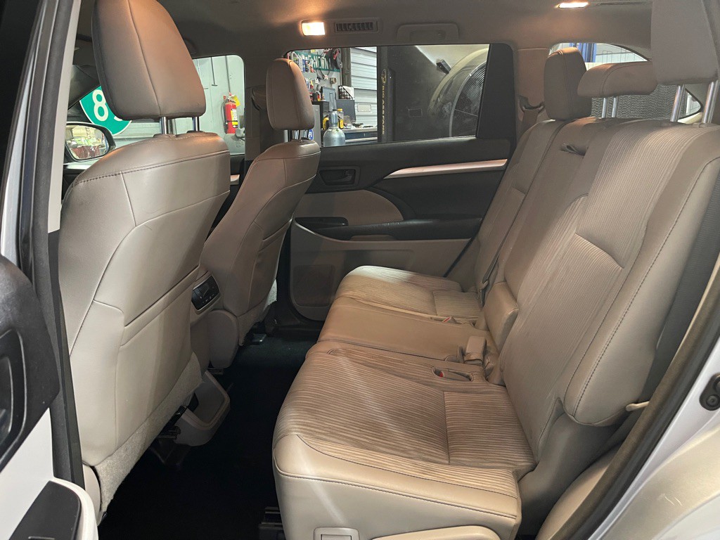 2014 Toyota Highlander Image 18