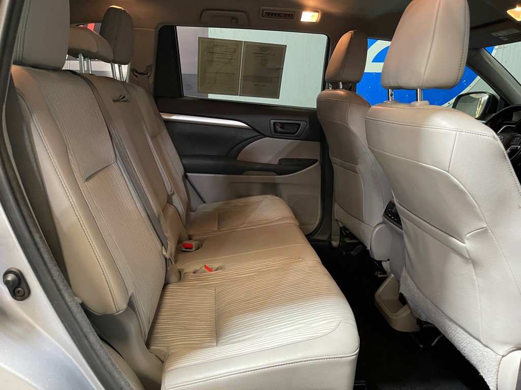2014 Toyota Highlander Image 19