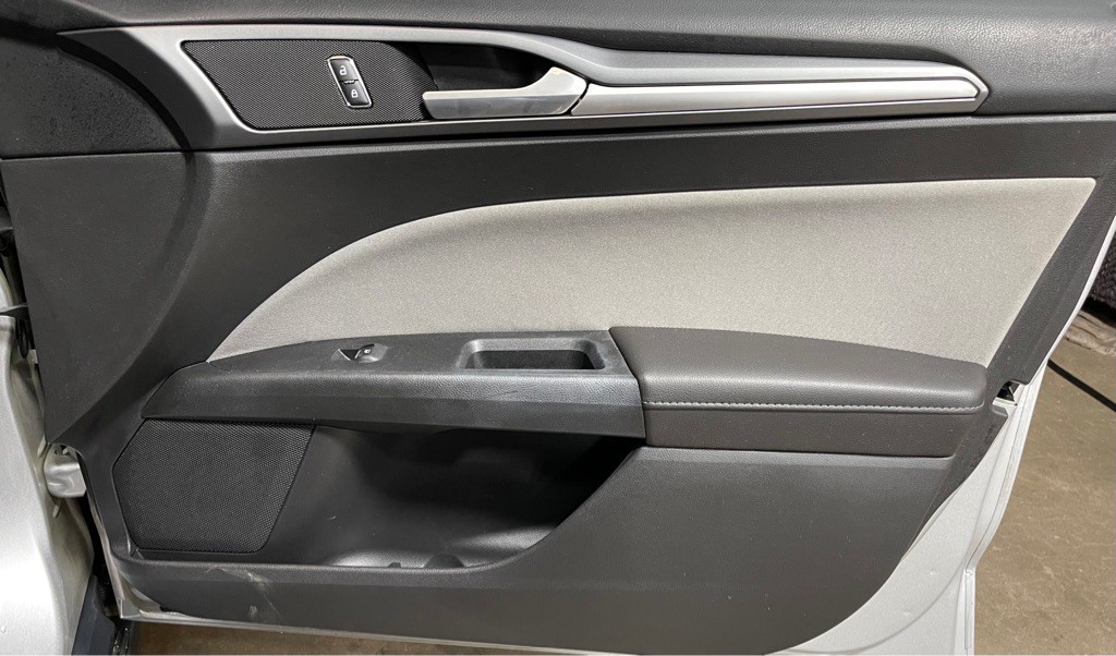 2016 Ford Fusion Image 16