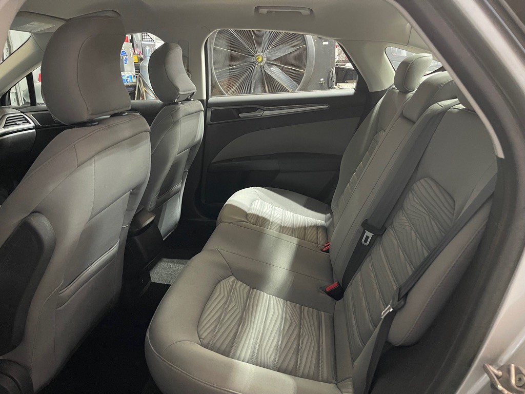 2016 Ford Fusion Image 18