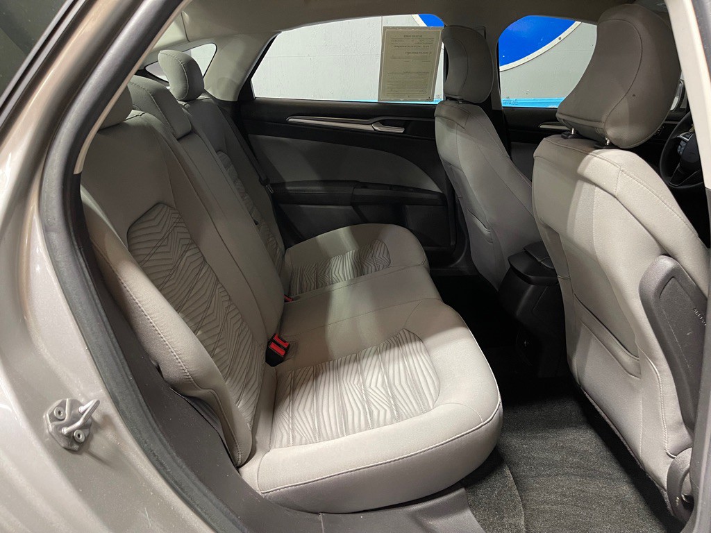 2016 Ford Fusion Image 19