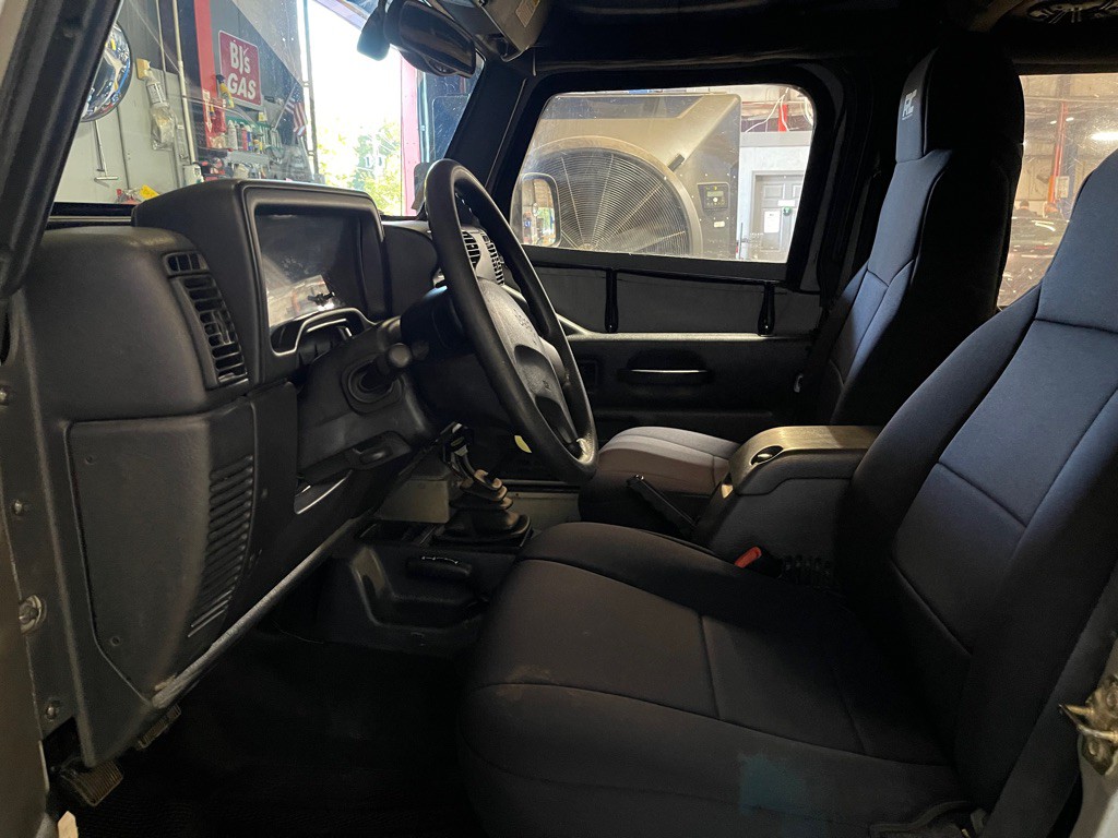 2004 Jeep Wrangler Image 10