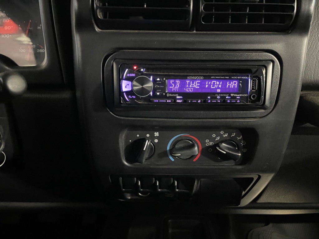 2004 Jeep Wrangler Image 13