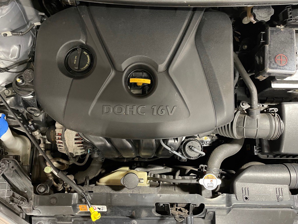 2012 Hyundai Elantra Image 8
