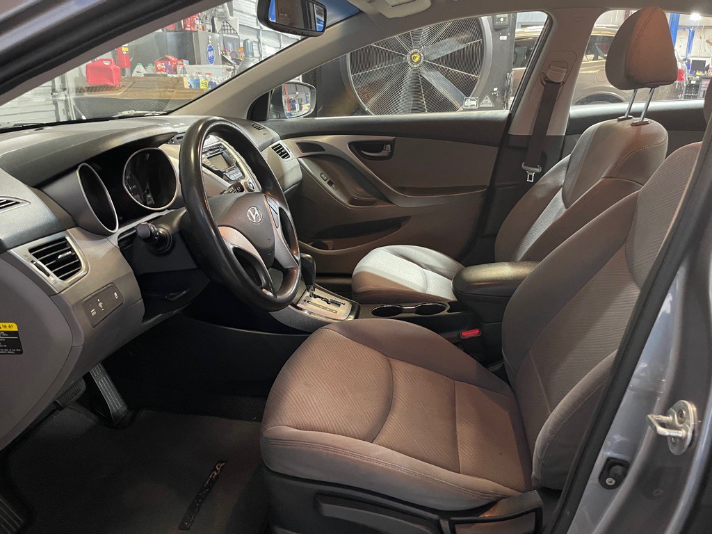 2012 Hyundai Elantra Image 10