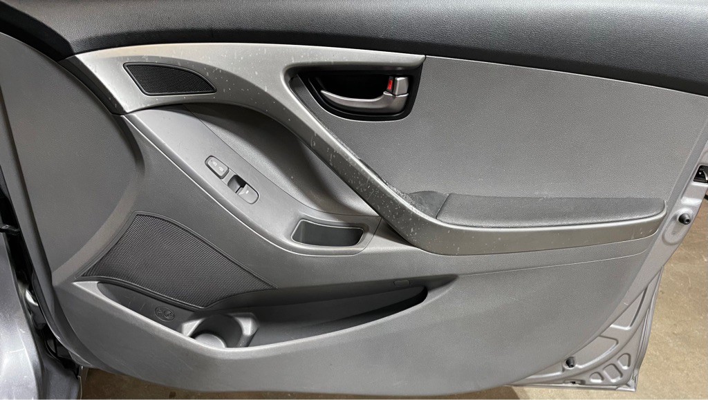 2012 Hyundai Elantra Image 16