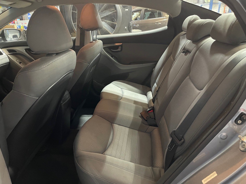 2012 Hyundai Elantra Image 18