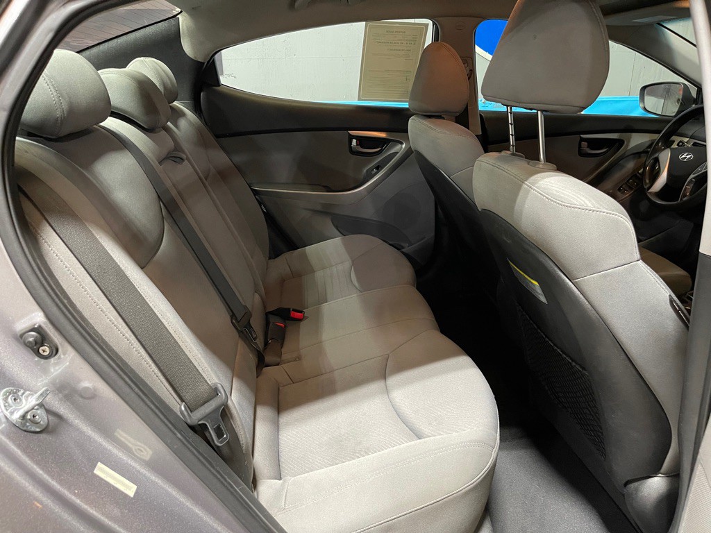 2012 Hyundai Elantra Image 19