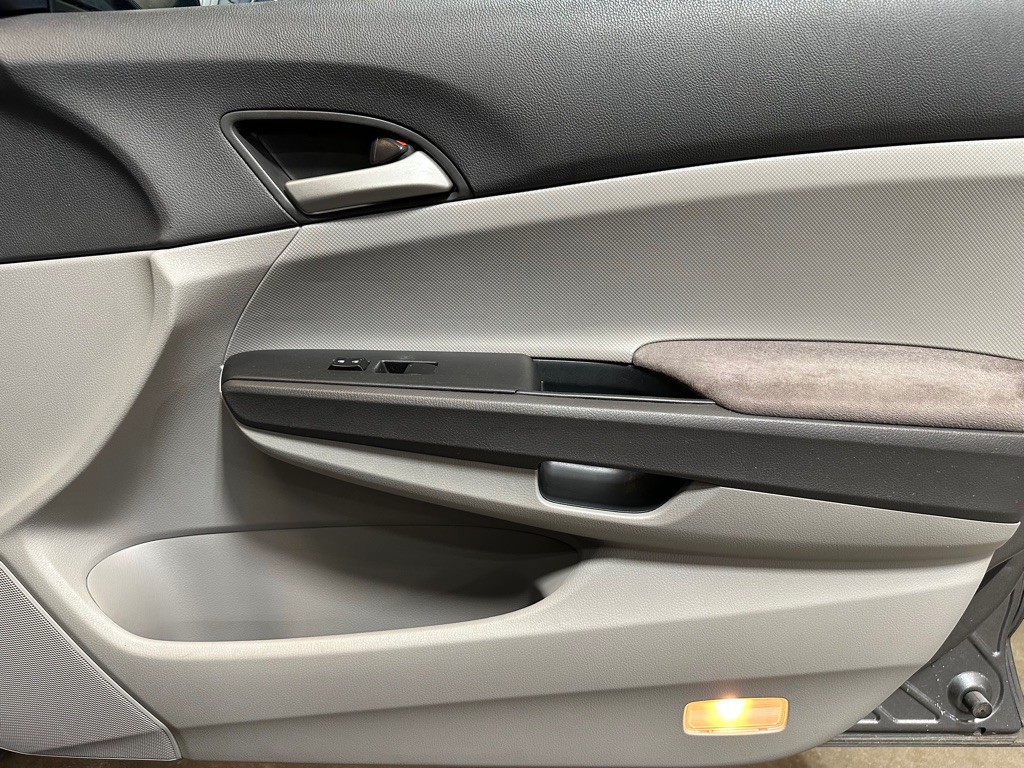 2009 Honda Accord Image 16