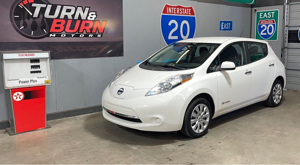 2015 Nissan Leaf Image 1