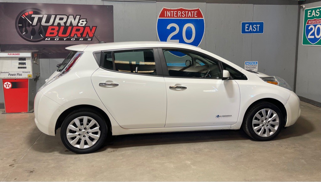 2015 Nissan Leaf Image 5
