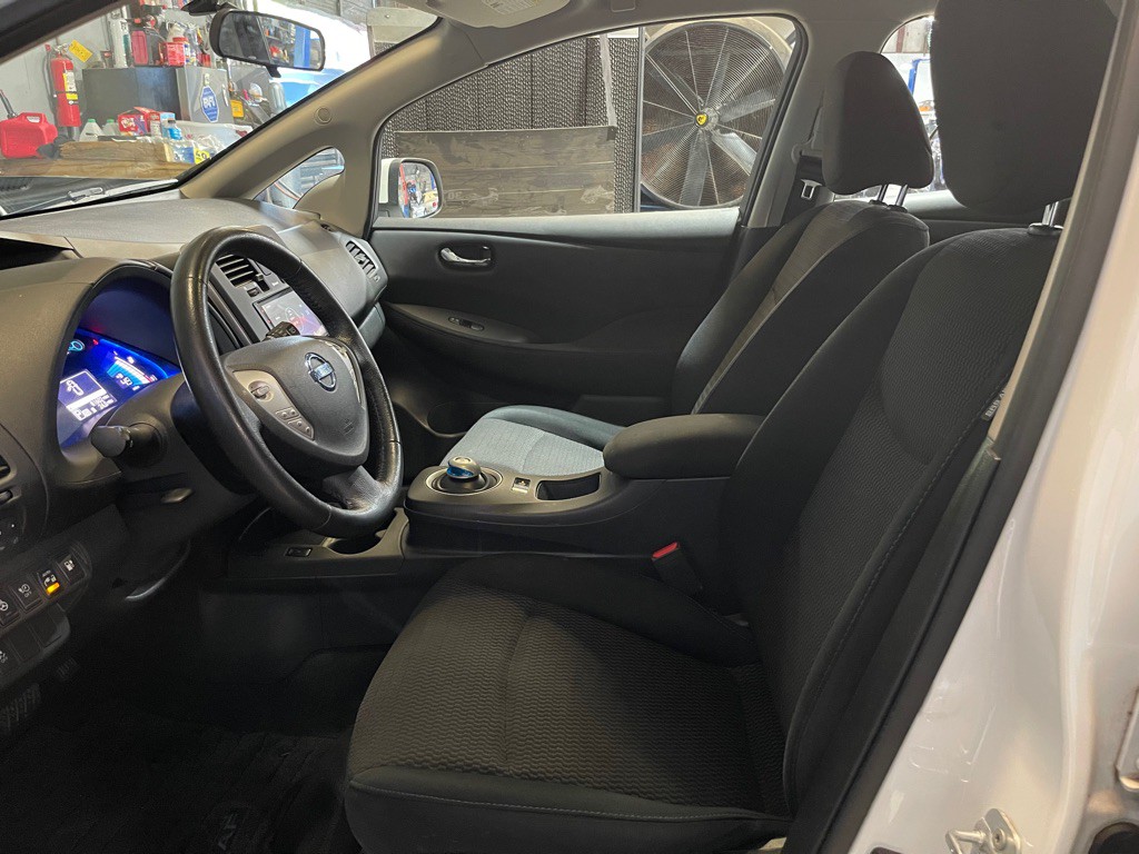 2015 Nissan Leaf Image 10