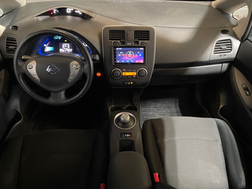 2015 Nissan Leaf Image 15