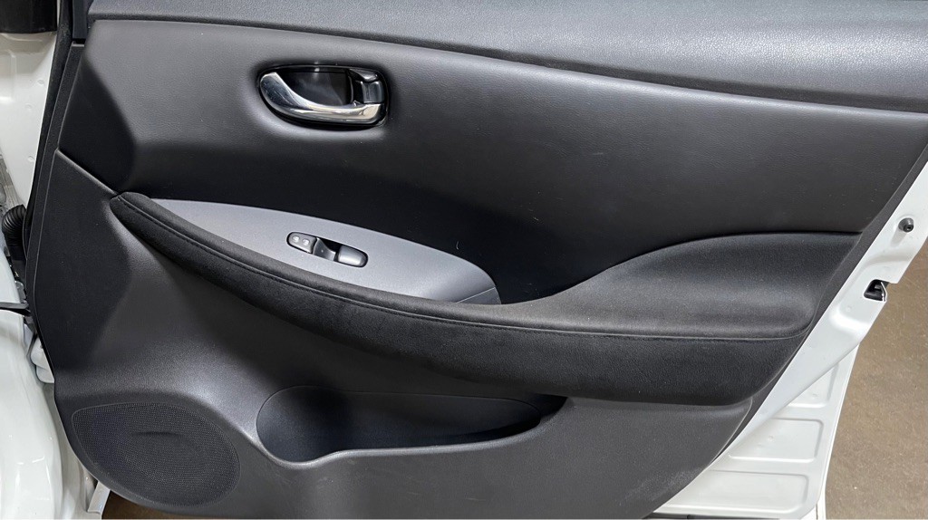 2015 Nissan Leaf Image 16